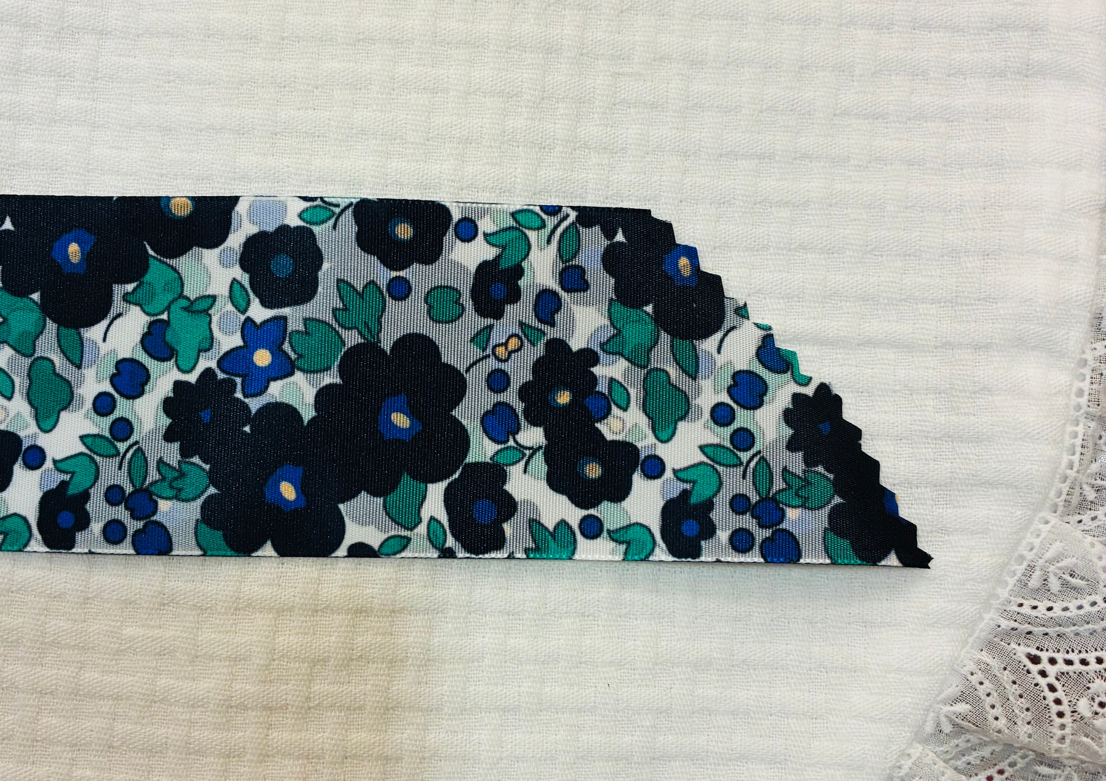 Lazo ancho liberty flor Maxi