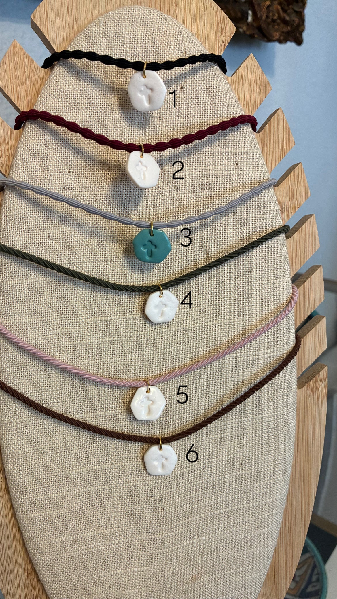 Colgante mini cruz hexagonal