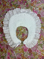 BABERO OLIVIA PIQUÉ BLANCO 002