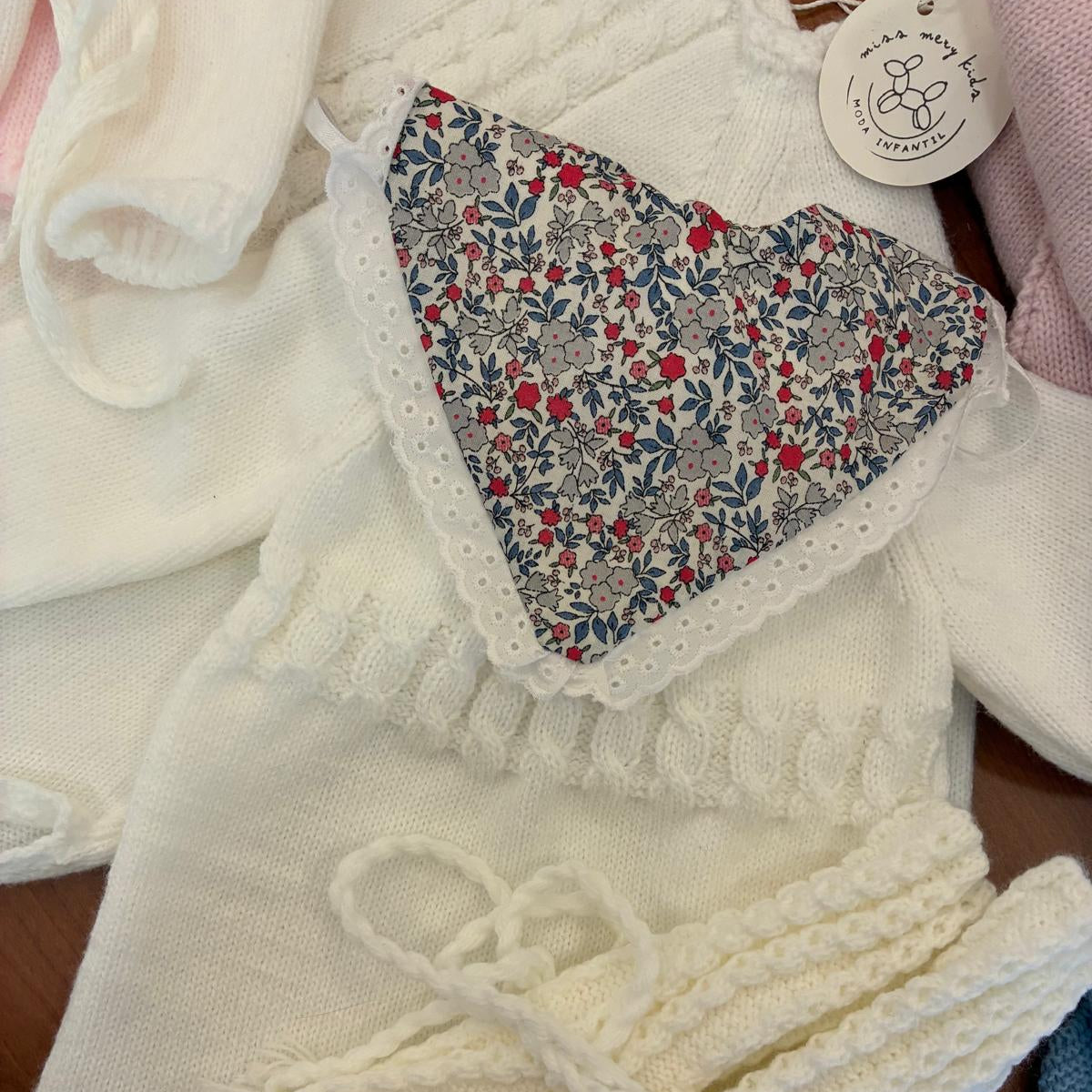 BABERO FLOR GRIS PAMABE